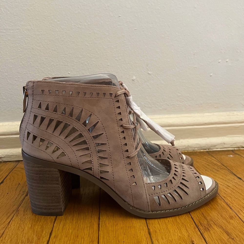 VINCE CAMUTO Tarita Sandals - Women’s 8.5 NWOT